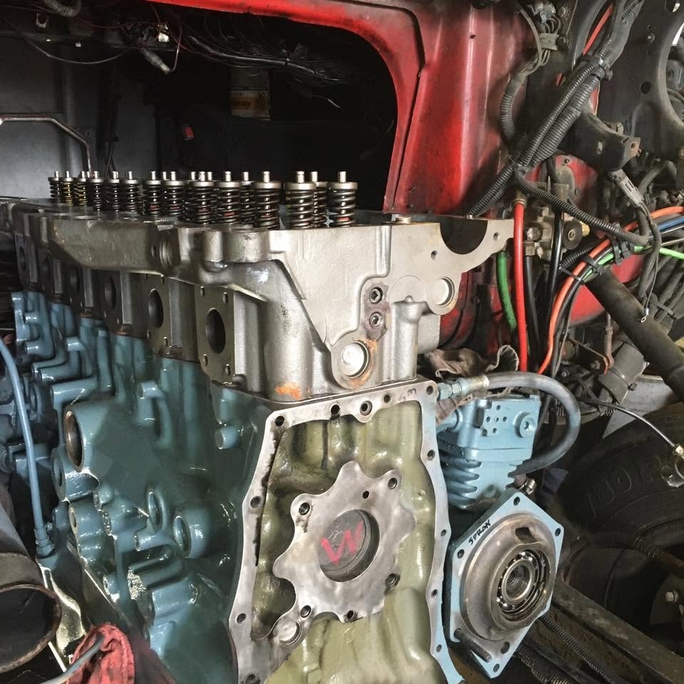 Engine valve train and cylinder head